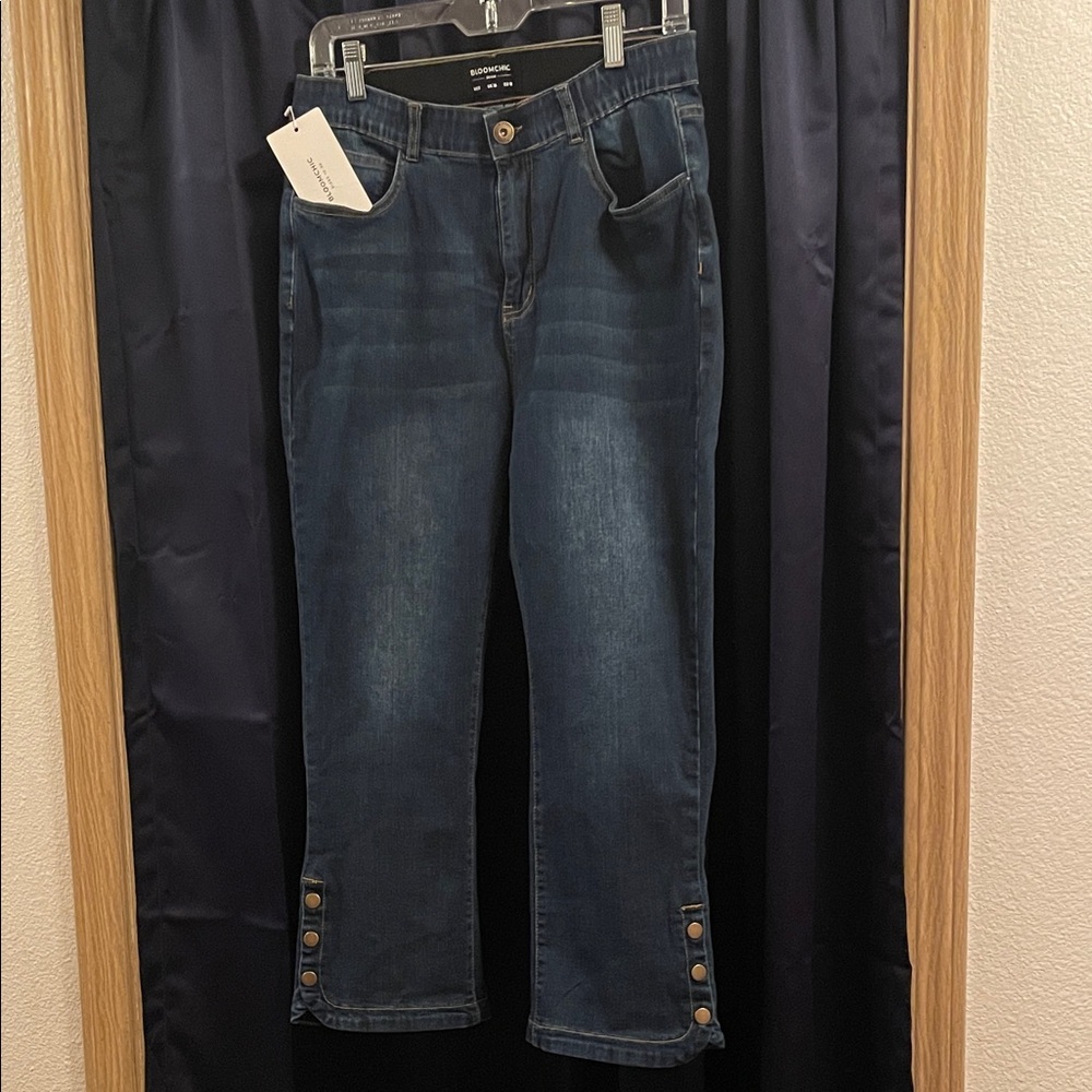 Bloomchic stretchy high rise dark wash denim jeans
Size 12